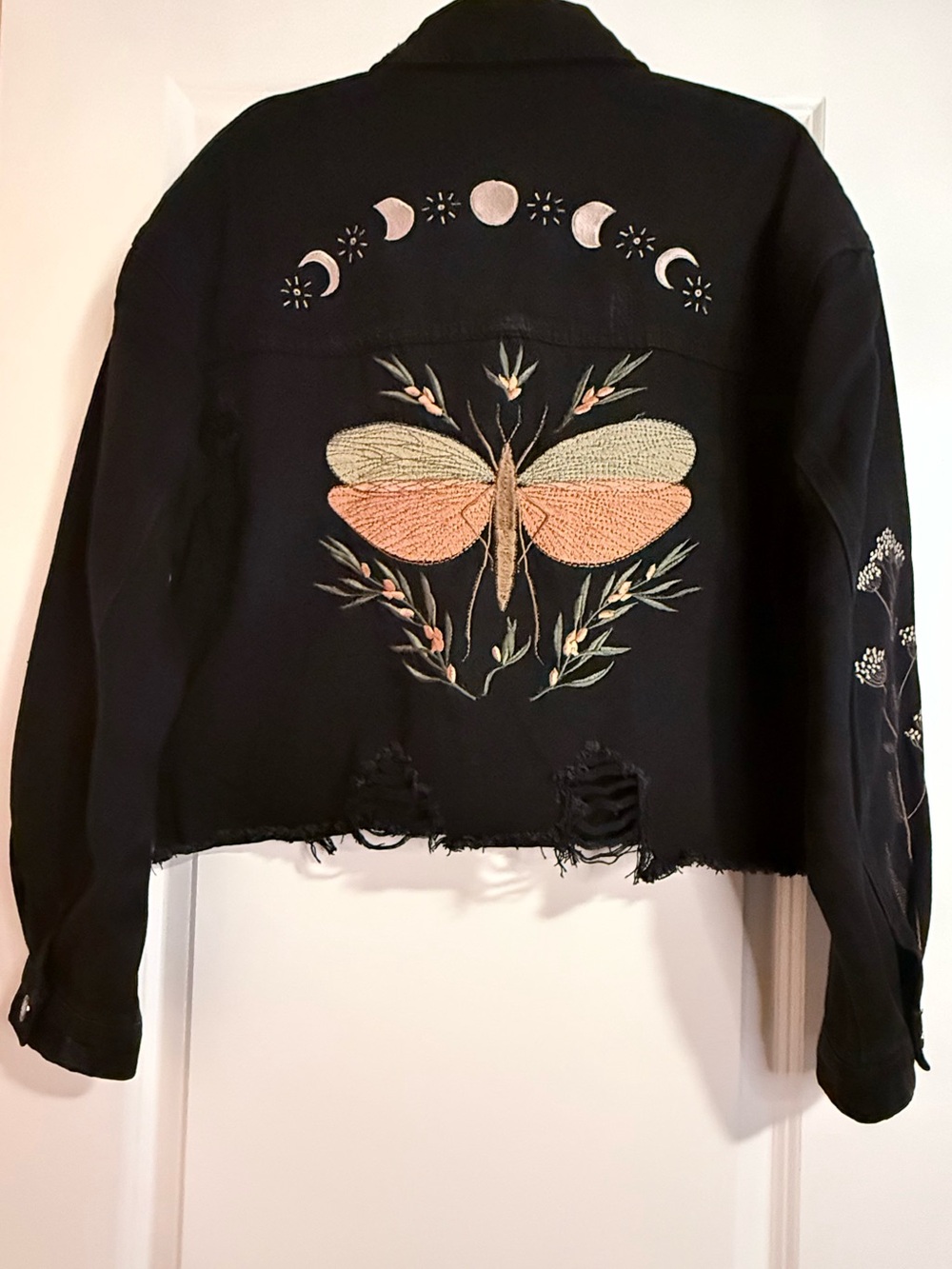 NWT Disturbia Griffinfly Embroidered Distressed Black Denim Jacket US10 sold out - Picture 5 of 13